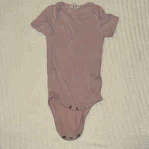 EUC - Kyte Baby Neautral Mauve bodysuit 0-3 mos